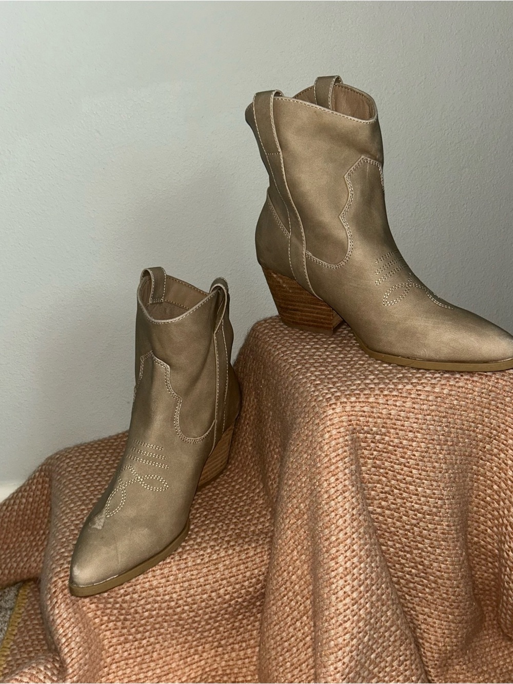 NEW Rachel Zoe Light Taupe Ankle Western Booties Sz 7.5